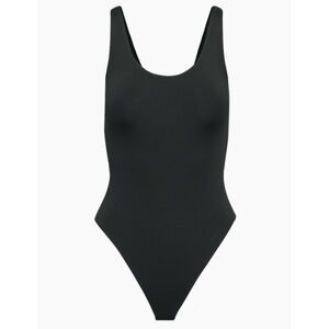 Babaton Contour Scoopneck in Black